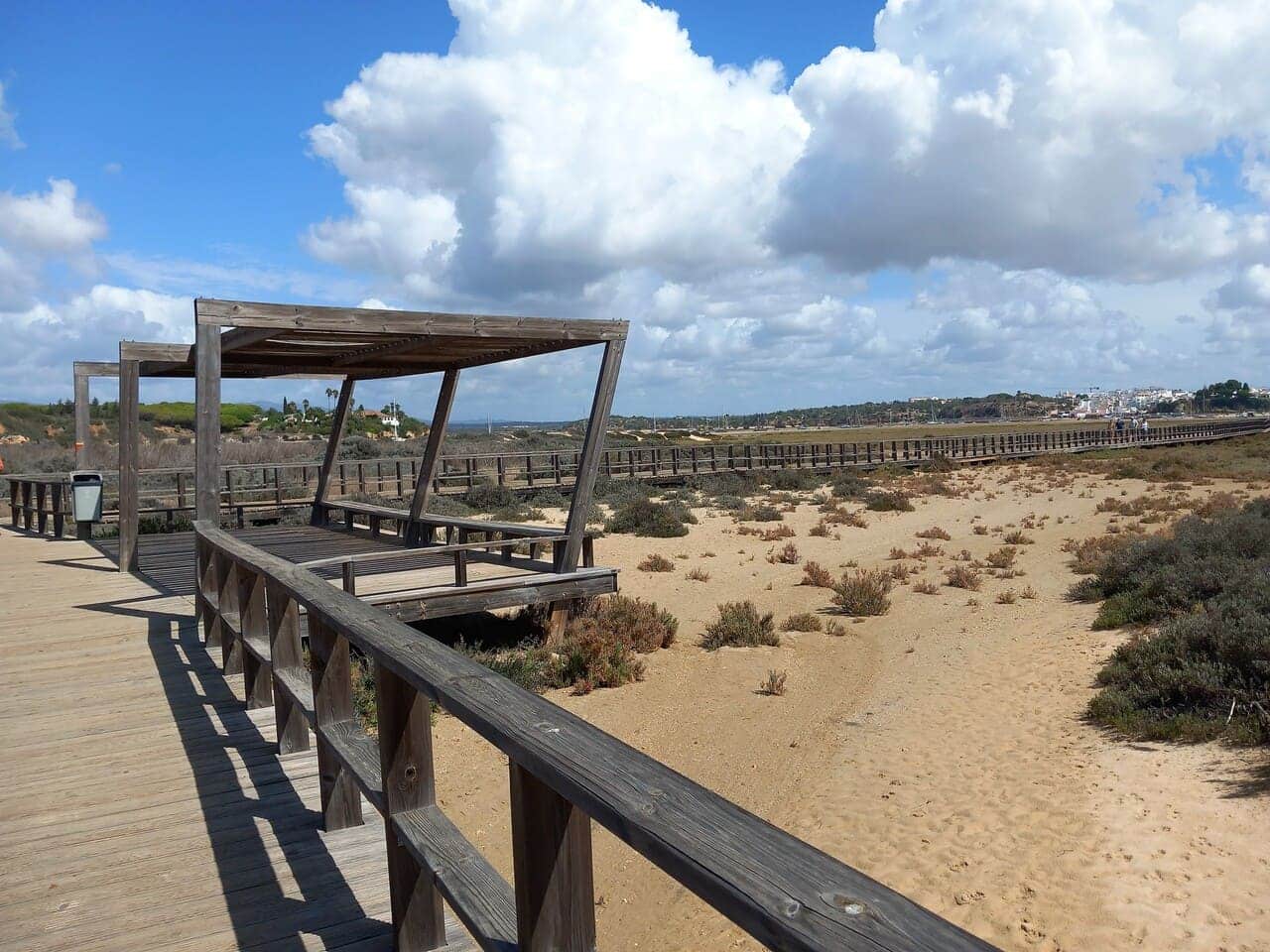 Promenade au bord de la mer à Alvor